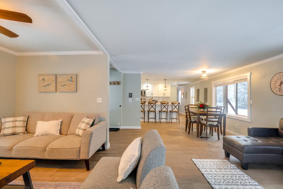 Yakima Riverfront Retreat! Cozy Cascades Cabin House in Easton