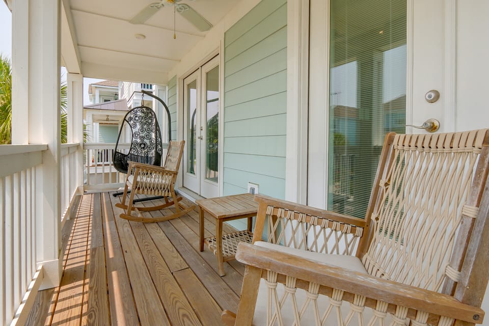 3 Decks & Beach Access: Hilton Head Home House in Hilton Head Island