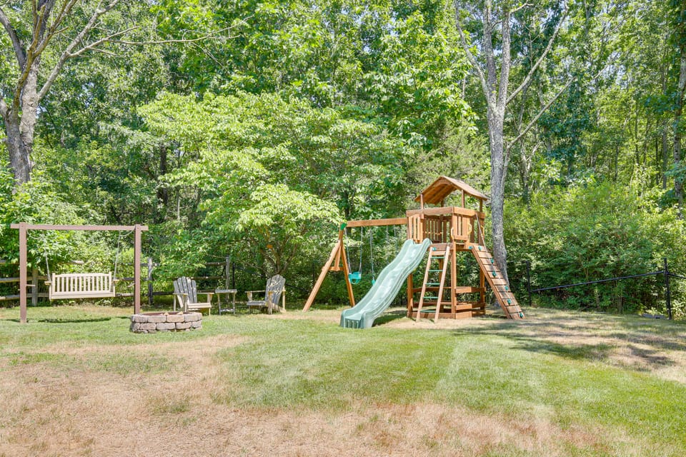 Heated Pool, 6 Acres: Beacon Area Vacation Rental House in Lagrangeville