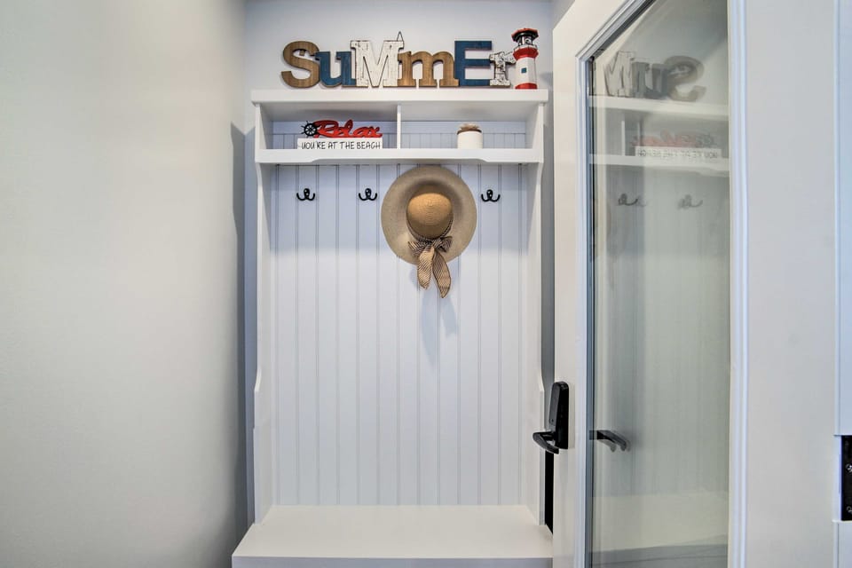Modern Apt Near Martha's Vineyard Beaches! Apartment in Tisbury