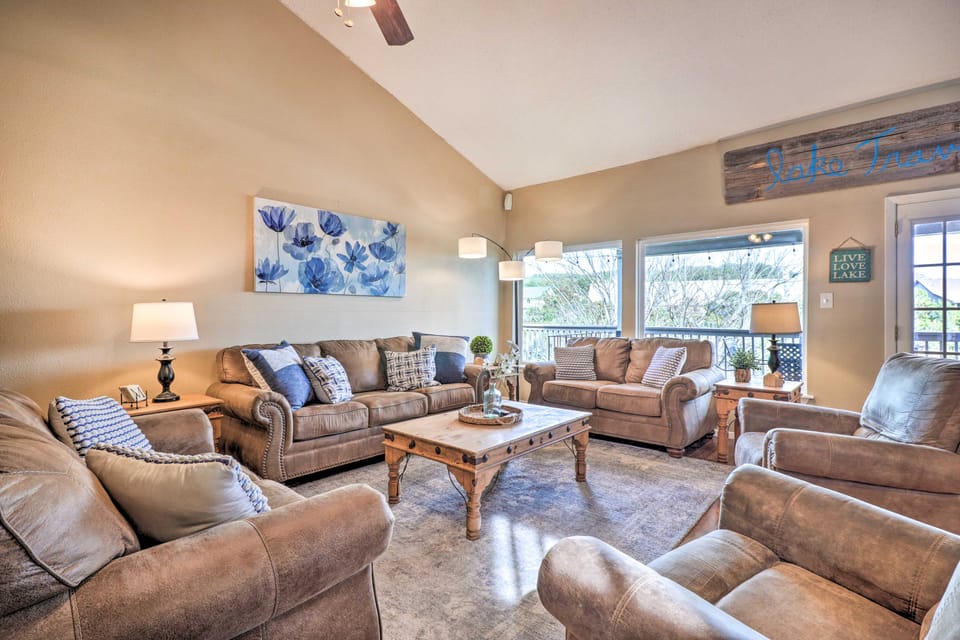 Lakefront Home w/ Point Venture Golf Access! Apartment in Point Venture