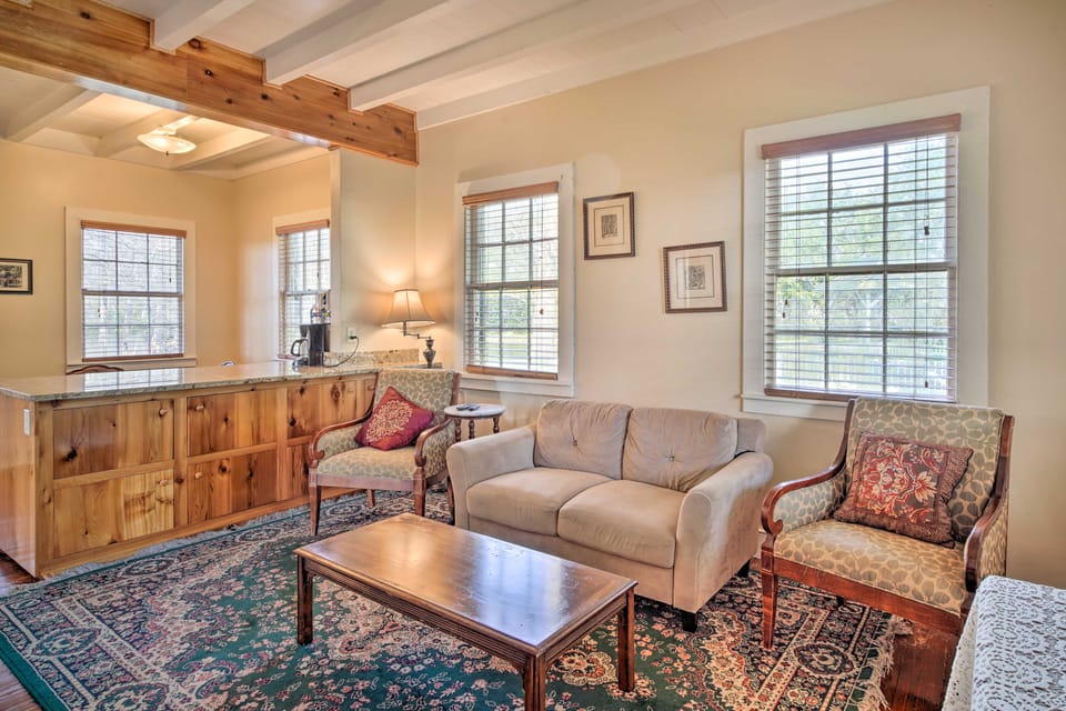 Idyllic Houma Vacation Rental on Shared Pond! Cottage in Louisiana