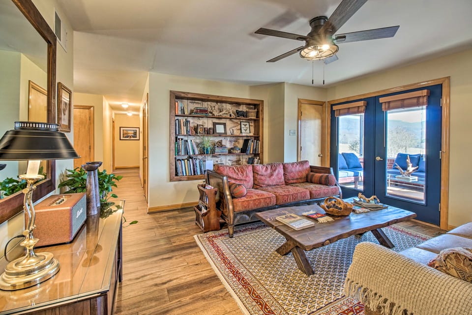 Home w/ Hot Tub Near Shenandoah Nat'l Park! House in Shenandoah Valley