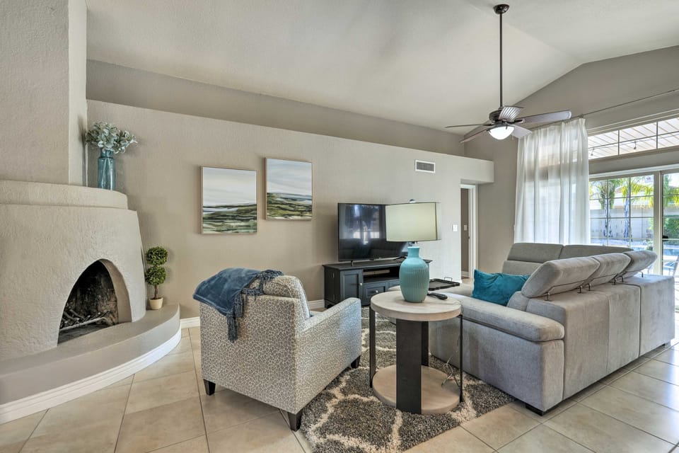 Near Golf! Snowbird Poolside Escape in Scottsdale House in Phoenix