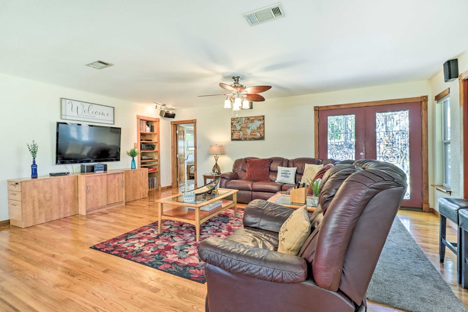 Pet-Friendly Austin Home w/ Private Hot Tub! House in Hudson Bend