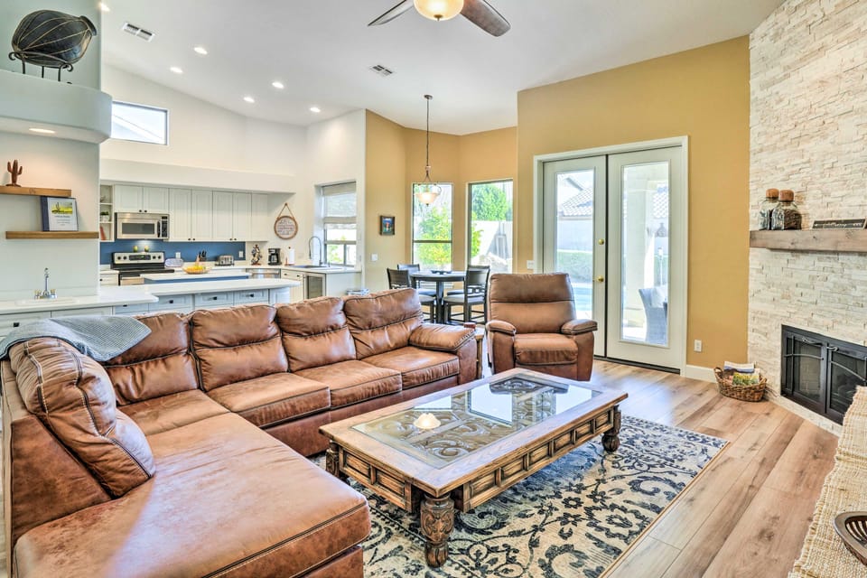 Pool, BBQ & Fire Pit: Family Home in Cave Creek House in Phoenix