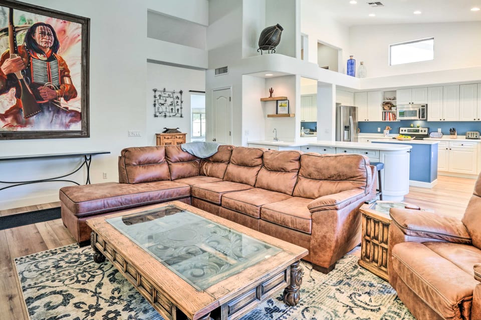 Pool, BBQ & Fire Pit: Family Home in Cave Creek House in Phoenix