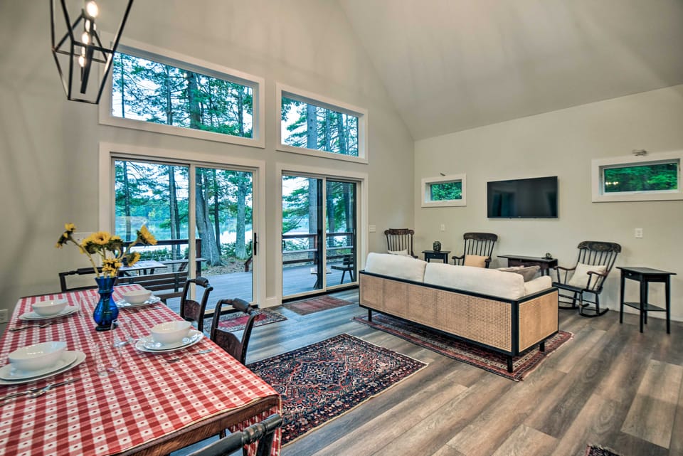 Modern Francestown Retreat on Scobie Pond! House in Vermont