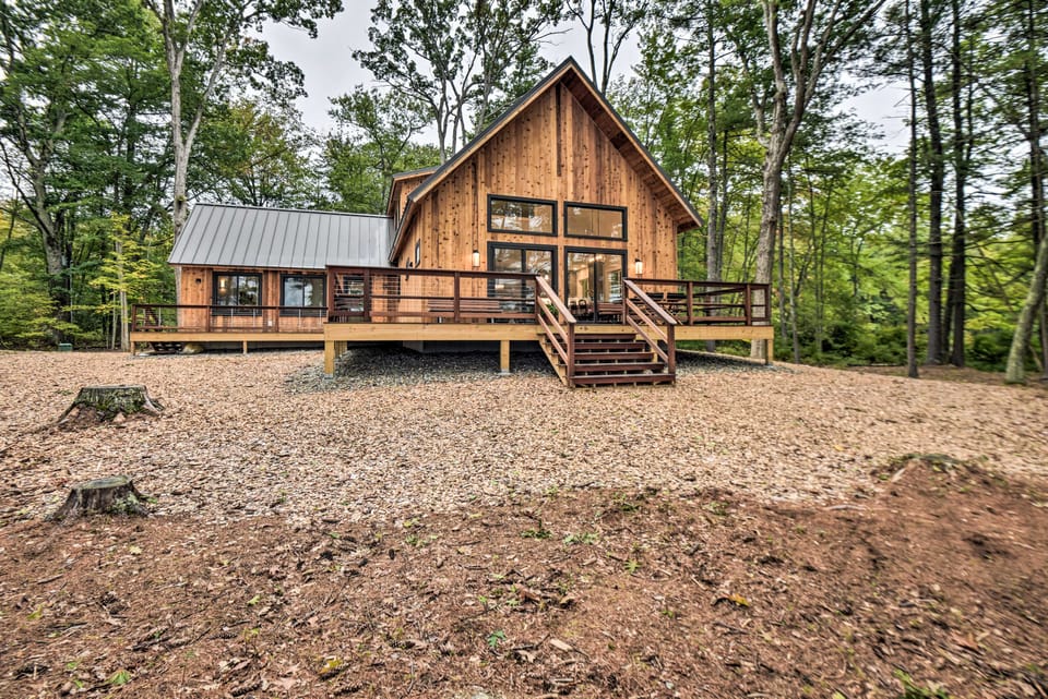 Modern Francestown Retreat on Scobie Pond! House in Vermont