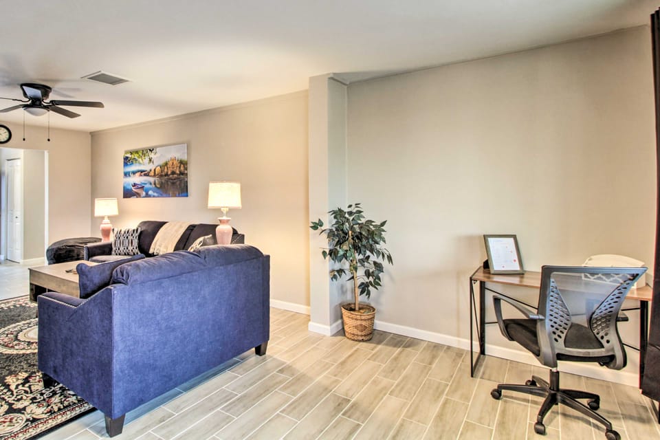 Charming Home ~ 7 Mi to Downtown Tucson! House in Tucson