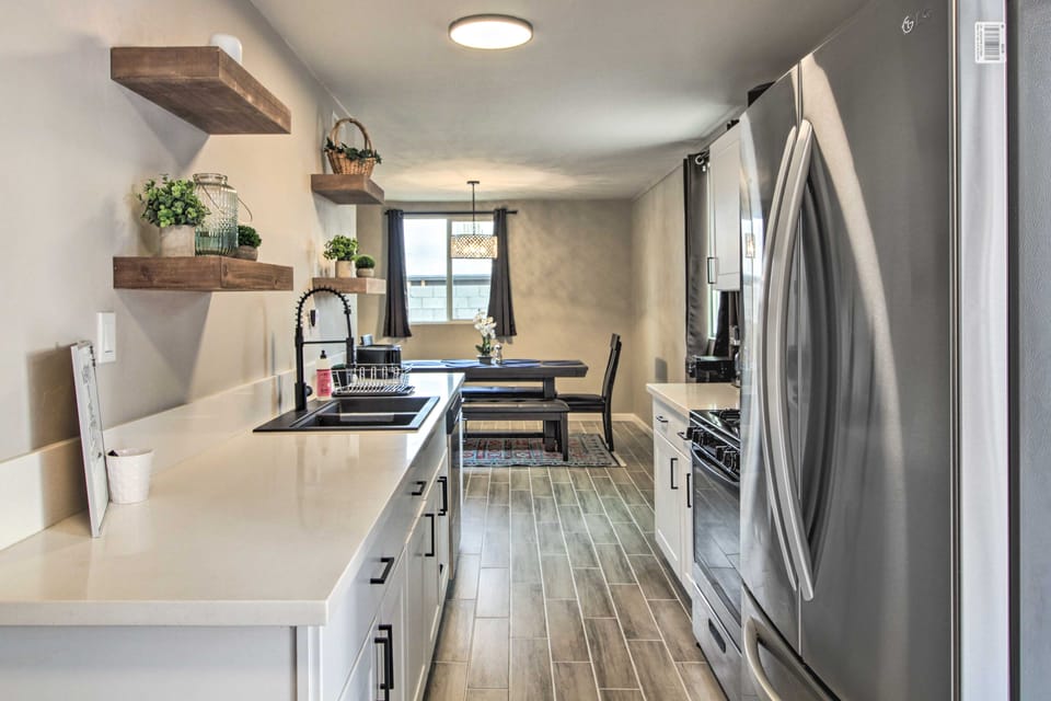 Charming Home ~ 7 Mi to Downtown Tucson! House in Tucson