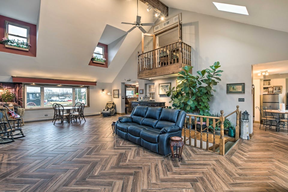 Pet-Friendly Bartlett Farmhouse w/ Deck! House in Bartlett