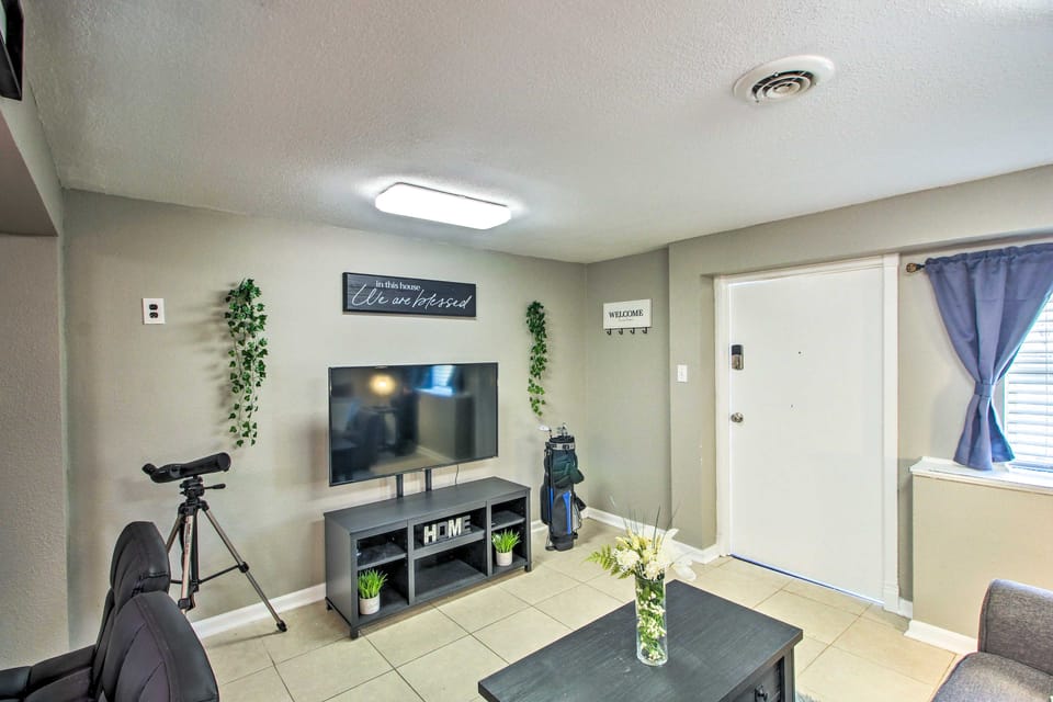 Kansas City Vacation Rental - 10 Mi to Dtwn! House in Kansas City