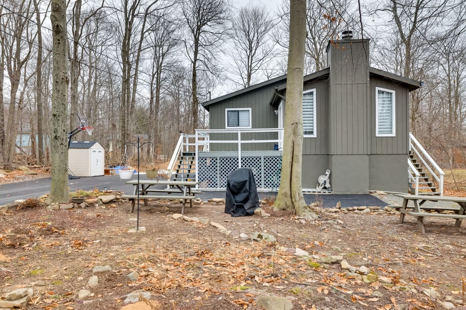 8 Mi to Tobyhanna State Park: Poconos Home! House in Coolbaugh Township
