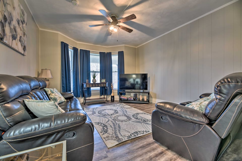 Walk to Niagara Falls! Family Home w/ Yard Apartment in Niagara Falls