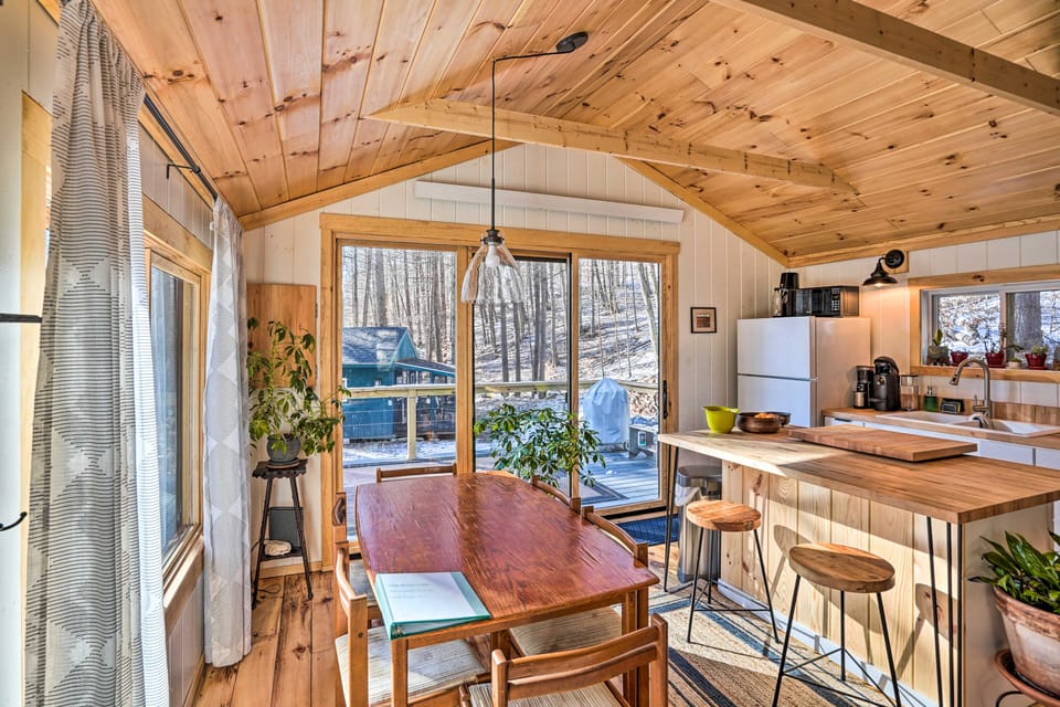 Hiking Trails On-Site: Cozy Falls Brook Cabin House in Vermont