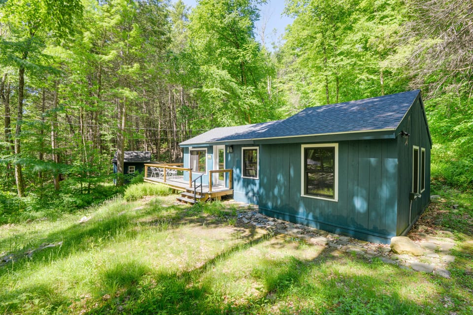 Hiking Trails On-Site: Cozy Falls Brook Cabin House in Vermont