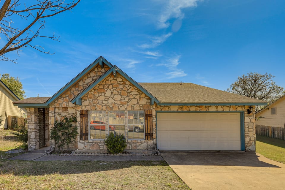San Antonio Retreat w/ Fenced Pool, Near SeaWorld House in San Antonio