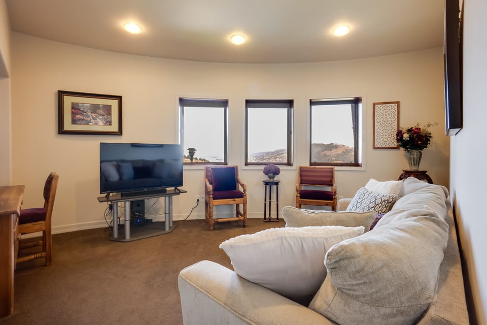Stunning 360 Ocean Views, Near Redwoods NP! Apartment in California