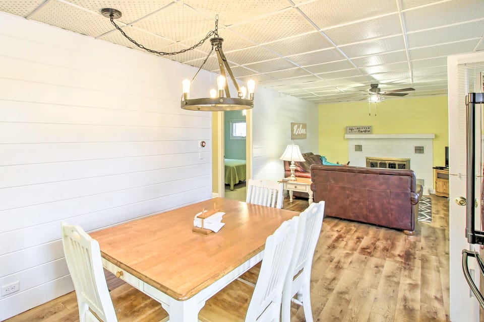 Green Lake Vacation Home w/ Screened Porch! Cottage in Wisconsin