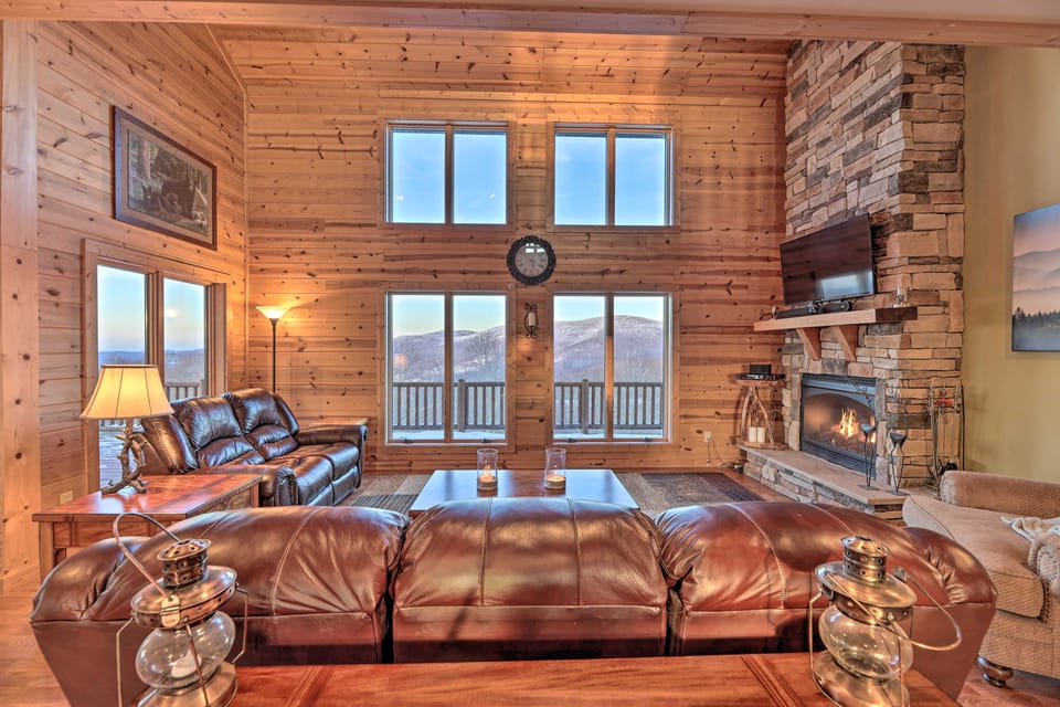 Spacious Slaty Fork Home ~ 12 Mi to Snowshoe House in Shenandoah Valley
