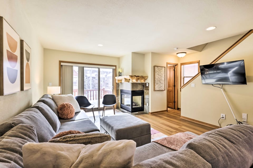 Winter Park Townhome w/ Hot Tub, Ski Shuttle! Apartment in Fraser