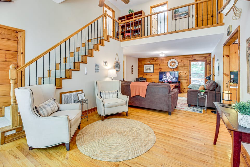 North Georgia Cabin w/ Hot Tub & Community Perks! House in Georgia