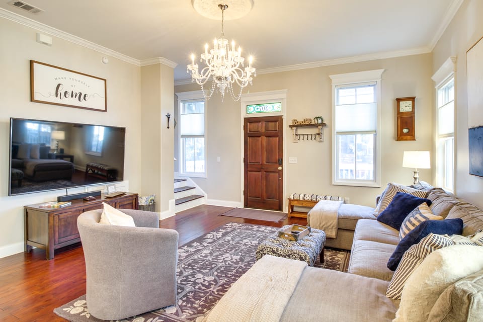 Chic Thomas Square Home in Walkable Location! House in Savannah