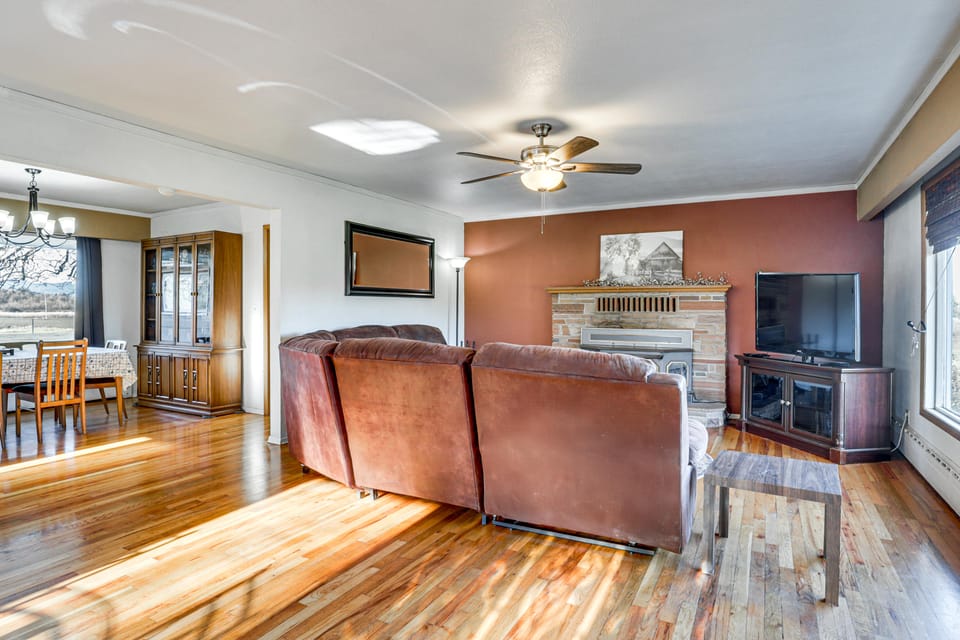 Secluded Albany Escape, Pet Friendly w/ Fee House in Willamette Valley