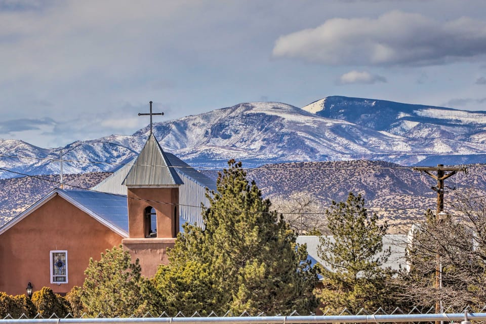 Santa Cruz Home w/ Mountain Views! House in New Mexico