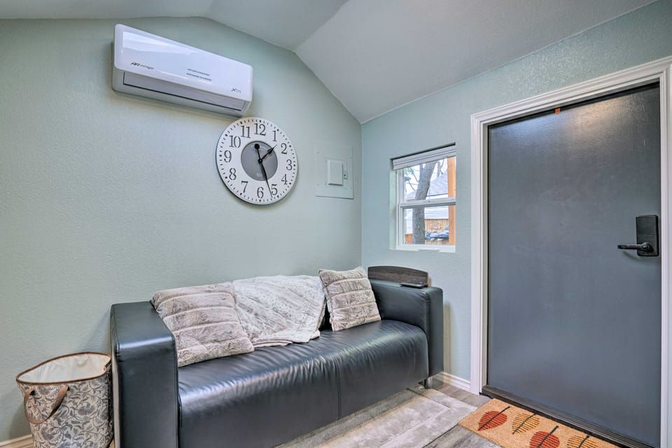 San Antonio Tiny Home, 4 Mi to Brackenridge Park Cottage in San Antonio