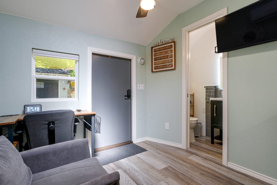 San Antonio Tiny Home, 4 Mi to Brackenridge Park Cottage in San Antonio