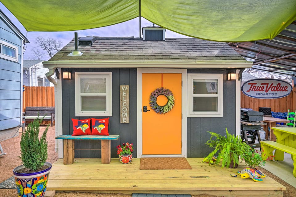 San Antonio Tiny Home, 4 Mi to Brackenridge Park Cottage in San Antonio