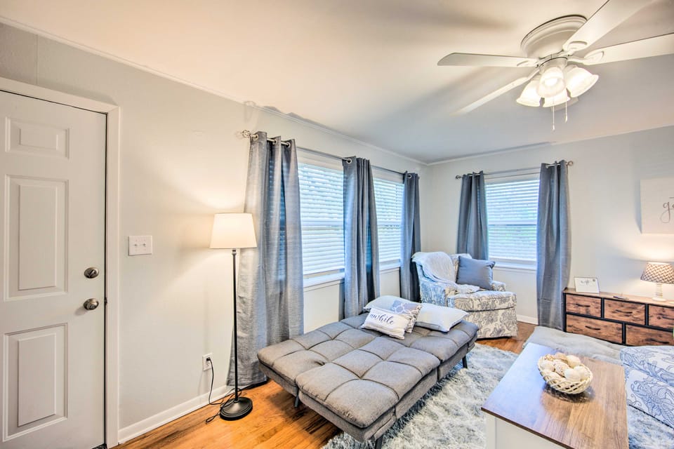 Longview Vacation Rental Home: 4 Mi to Dtwn House in Longview