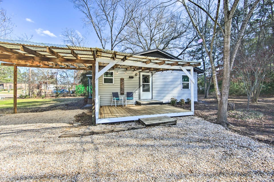 Longview Vacation Rental Home: 4 Mi to Dtwn House in Longview