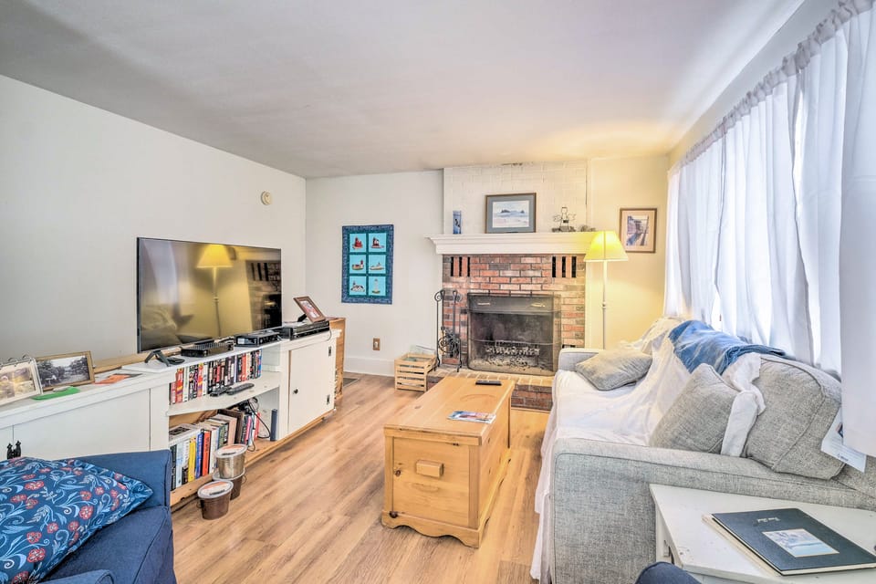 Cozy Waterfront Cottage on Montsweag Bay! Cottage in Westport