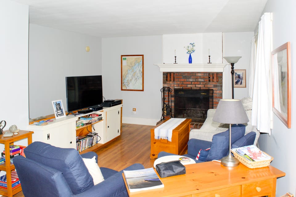 Cozy Waterfront Cottage on Montsweag Bay! Cottage in Westport