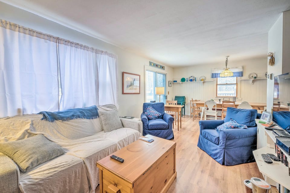 Cozy Waterfront Cottage on Montsweag Bay! Cottage in Westport