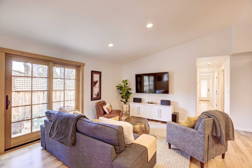 Pet-Friendly Bend Rental, Walk to Galveston Ave! House in Bend