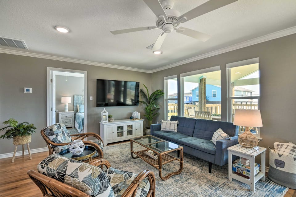 Surfside Beach Vacation Rental w/ Ocean Views House in Surfside Beach