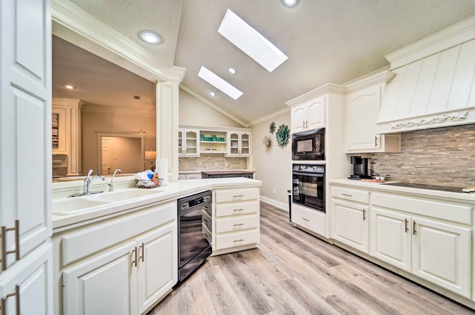Lubbock Home w/ Patio ~ 6 Mi to Texas Tech! Villa in Lubbock