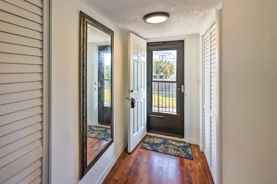 Sunny St Augustine Condo w/ Community Pool! Apartment in Crescent Beach