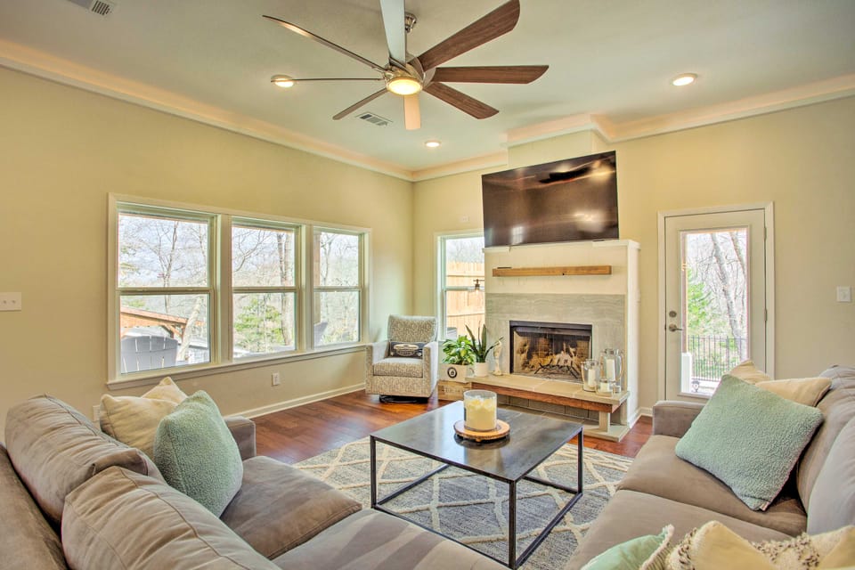 Wooded Pottsboro Escape ~ 1 Mi to Lake Texoma House in Lake Texoma