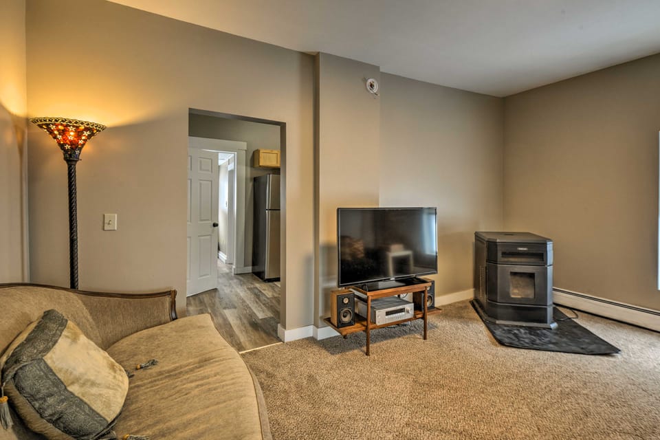 Cozy Henniker Vacation Rental Near Ski Area! Apartment in New Hampshire