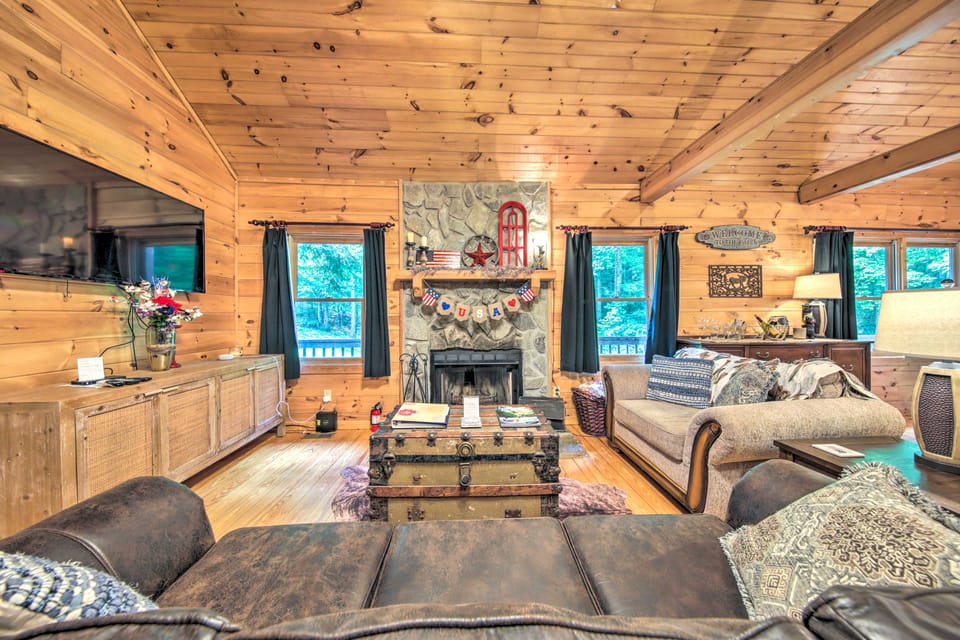 Cozy Cabin in Coosawattee River Resort! House in Georgia