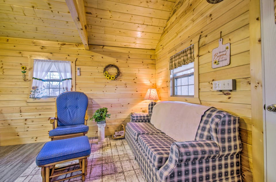 Florence Cabin w/ On-Site Creek! House in Ozark Mountains