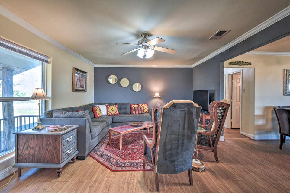 Charming Palmer Family Home on 5 Acres! House in Texas