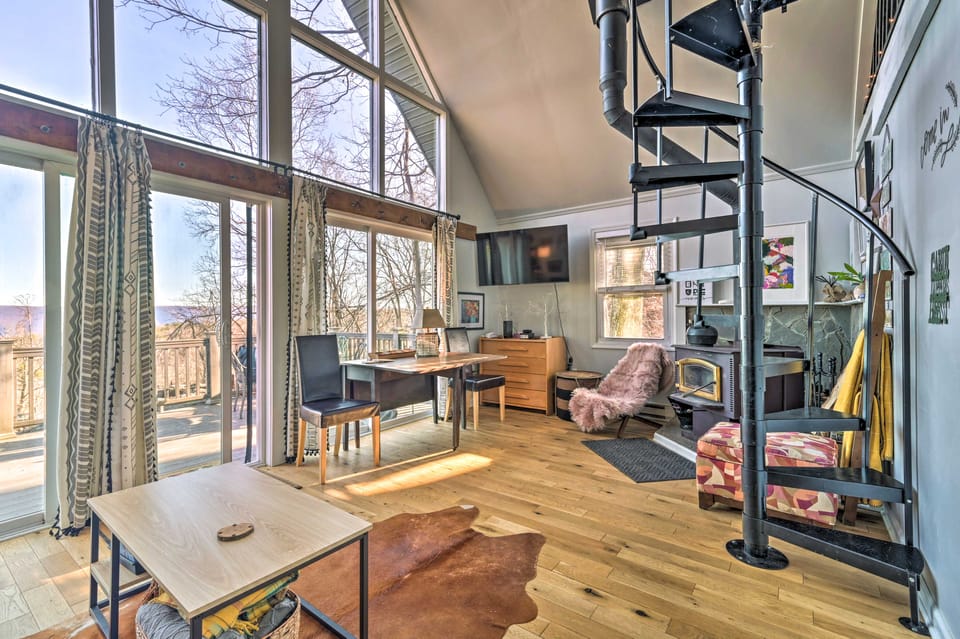 Great Cacapon Cabin w/ Mountain Views House in Shenandoah Valley
