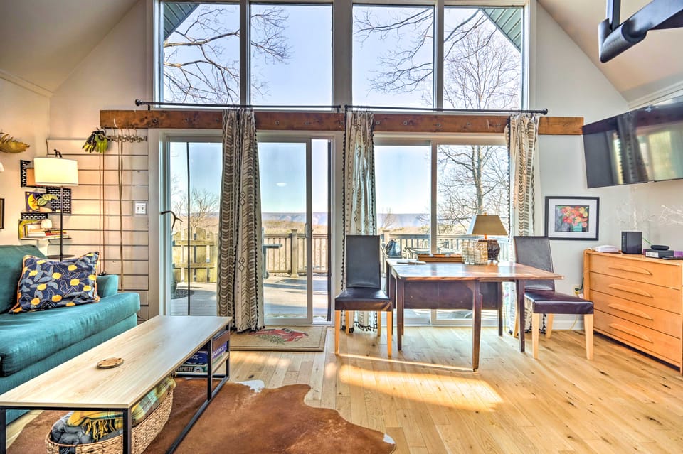 Great Cacapon Cabin w/ Mountain Views House in Shenandoah Valley