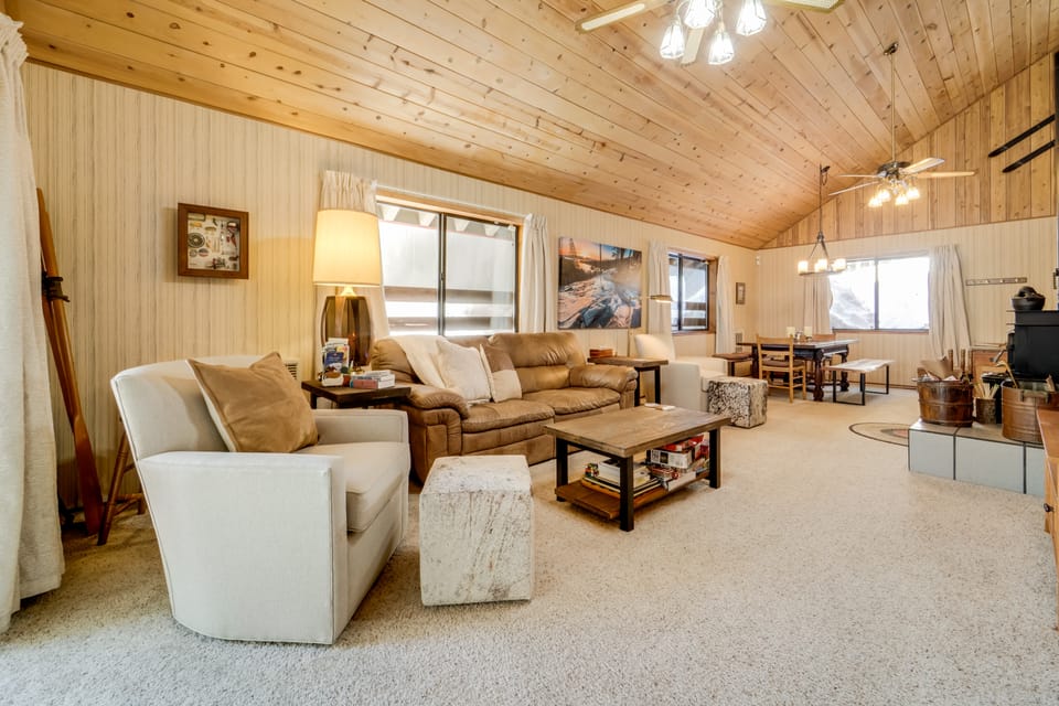 6 Mi to Sugar Bowl Resort: Soda Springs Cabin! House in Sierra Nevada